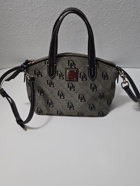 Dooney & Bourke Small Zip Satchel in Black/Beige